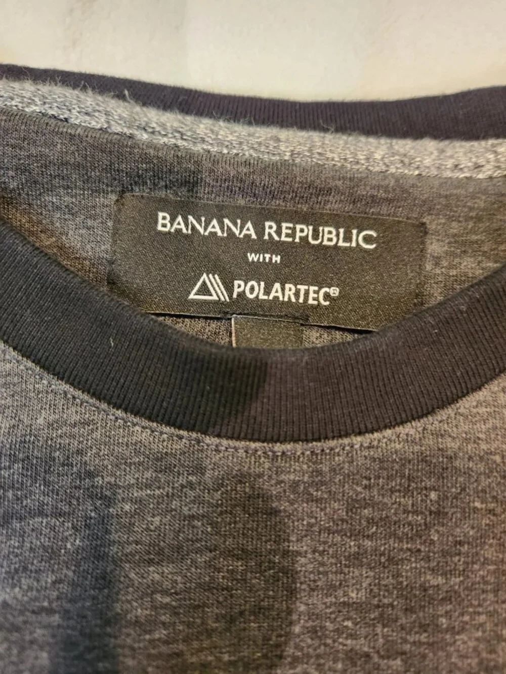 Banana Republic Polartec Gray/Black Raglan Crew Neck Sweatshirt Mens Medium